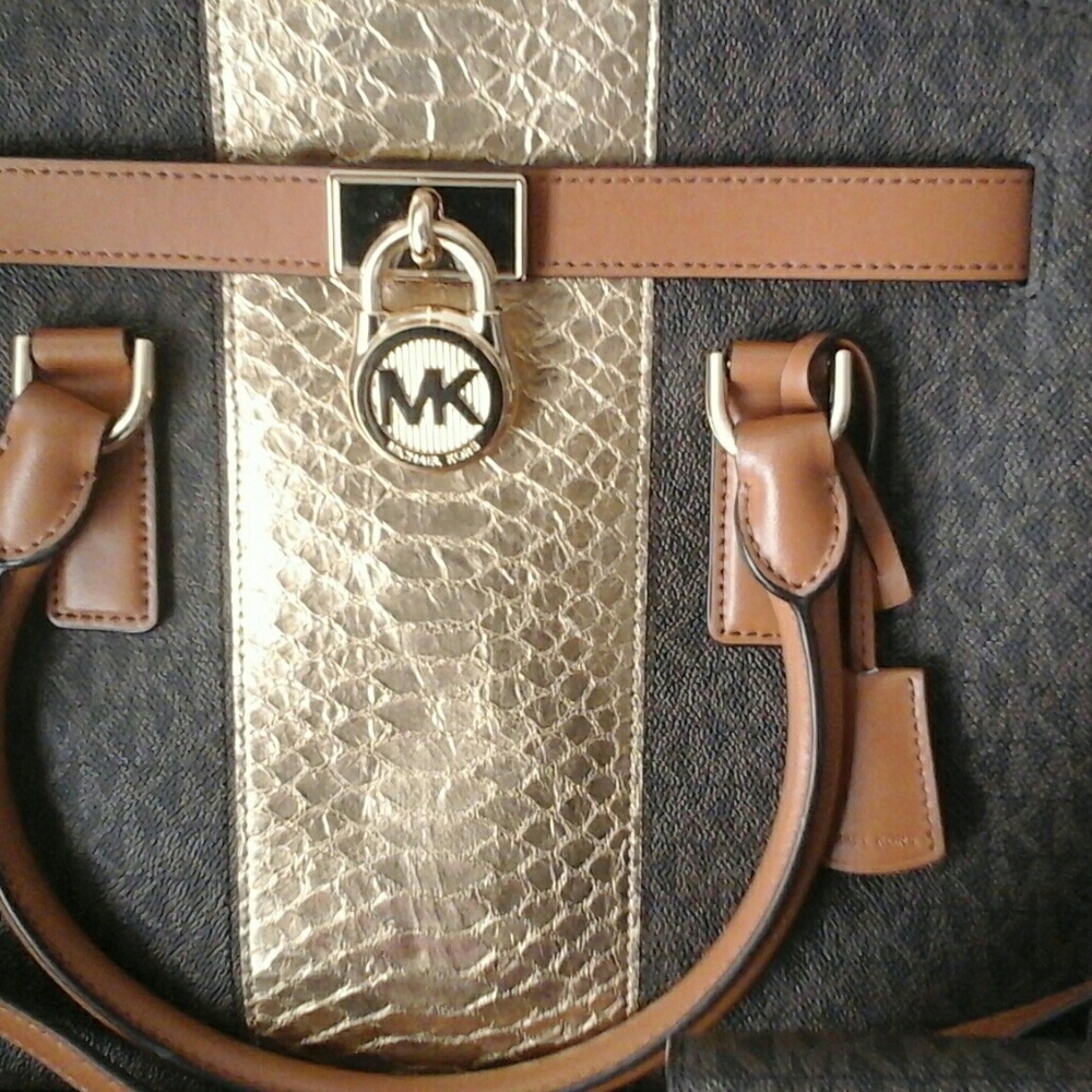 Mk Handbag With Matching Wallet. - image 3